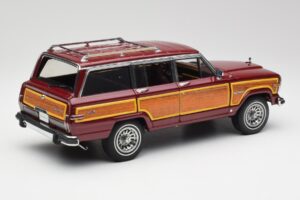 Jeep Grand Wagoneer Classic Sarkans AUTOart 1:18 74002 Metāls — attēls 3 no 8