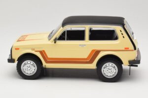 Lada Niva 2121 California Bēžs MCG 1:18 MCG18004 Metāls — attēls 3 no 6