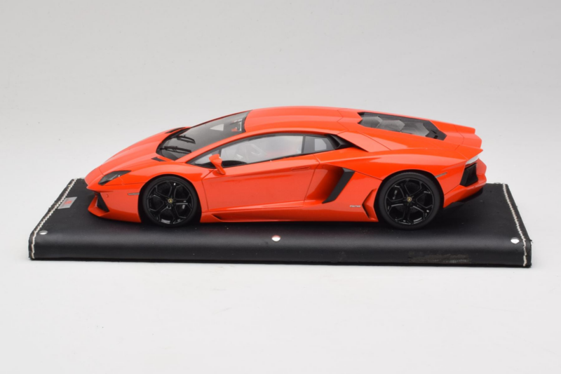 Lamborghini Aventador Oranžs MR Collection 1:18 LAMB064 Sveķi
