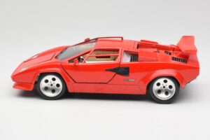 Lamborghini Countach Sarkans Bburago 1:18 3047-M1 Metāls — attēls 4 no 8