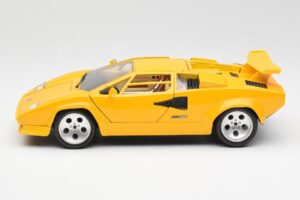 Lamborghini Countach Dzeltens Bburago 1:18 3037 Metāls — attēls 4 no 8
