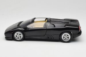 Lamborghini Diablo Roadster Melns AUTOart 1:18 70093-R1 Metāls — attēls 5 no 10