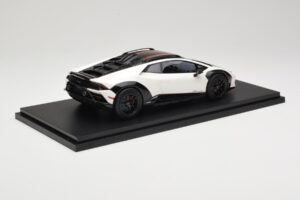 Lamborghini Huracan Sterrato No. 63 Balts TopSpeed 1:18 TS0610 Sveķi — attēls 2 no 6
