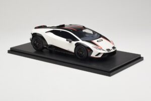 Lamborghini Huracan Sterrato No. 63 Balts TopSpeed 1:18 TS0610 Sveķi — attēls 4 no 6