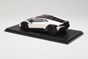 Lamborghini Huracan Sterrato No. 63 Balts TopSpeed 1:18 TS0610 Sveķi — attēls 5 no 6