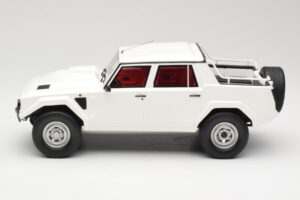 Lamborghini LM002 Balts Kyosho 1:18 GTS18508W Sveķi — attēls 3 no 6