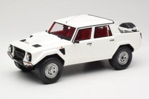 Lamborghini LM002 Balts Kyosho 1:18 GTS18508W Sveķi