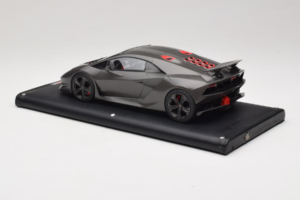 Lamborghini Sesto Elemento Matte Black MR Collection 1:18 LAMB054 Sveķi — attēls 5 no 6