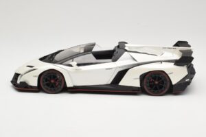Lamborghini Veneno Roadster Balts Ar Sarkanu Līniju Kyosho 1:18 C09502W Metāls — attēls 3 no 6