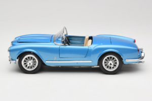Lancia Aurelia B24 Spider Zils Bburago 1:18 3010-M1 Metāls — attēls 4 no 8