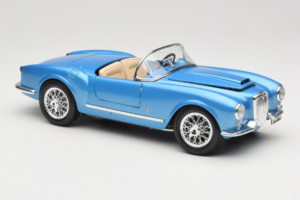 Lancia Aurelia B24 Spider Zils Bburago 1:18 3010-M1 Metāls — attēls 6 no 8