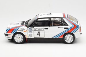 Lancia Delta HF 4WD #4 M. Alen / I. Kivimaki Martini Rally 1000 Lakes 1987 Kyosho 1:18 08960B Metāls — attēls 4 no 8