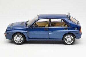 Lancia Delta HF Integrale Evo II Zils Kyosho 1:18 08341BL Metāls — attēls 4 no 8