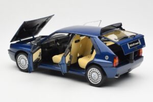 Lancia Delta HF Integrale Evo II Zils Kyosho 1:18 08341BL Metāls — attēls 5 no 8