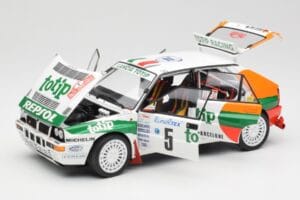Lancia Delta HF Integrale Evo II Totip #5 A. Aghini / S. Farnocchia Rally Monte Carlo 1993 Kyosho 1:18 08348F Metāls — attēls 2 no 8