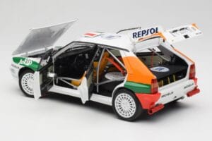 Lancia Delta HF Integrale Evo II Totip #5 A. Aghini / S. Farnocchia Rally Monte Carlo 1993 Kyosho 1:18 08348F Metāls — attēls 5 no 8