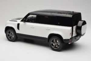 Land Rover Defender 110 L663 GT Spirit 1:12 GT554 Sveķi — attēls 5 no 6