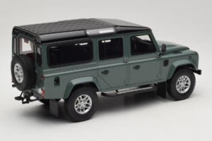 Land Rover Defender Station Wagon Keswick Green GT Spirit 1:18 GT527 Sveķi — attēls 2 no 6
