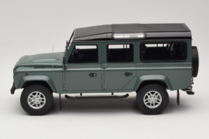 Land Rover Defender Station Wagon Keswick Green GT Spirit 1:18 GT527 Sveķi — attēls 3 no 6