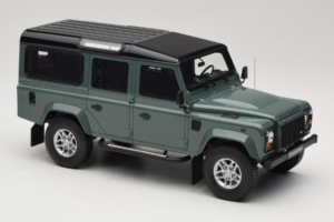 Land Rover Defender Station Wagon Keswick Green GT Spirit 1:18 GT527 Sveķi — attēls 4 no 6