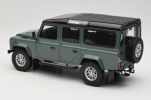 Land Rover Defender Station Wagon Keswick Green GT Spirit 1:18 GT527 Sveķi — attēls 5 no 6