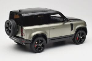 Land Rover Defender 90 HSE P400 L663 Pangea Green Metallic GT Spirit 1:18 GT517 Sveķi — attēls 2 no 6