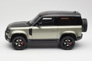 Land Rover Defender 90 HSE P400 L663 Pangea Green Metallic GT Spirit 1:18 GT517 Sveķi — attēls 3 no 6