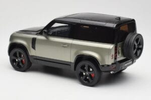 Land Rover Defender 90 HSE P400 L663 Pangea Green Metallic GT Spirit 1:18 GT517 Sveķi — attēls 5 no 6