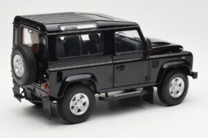 Land Rover Defender 90 Santorini Melns Metaliks Kyosho 1:18 08901BK Metāls — attēls 3 no 8