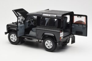 Land Rover Defender 90 Santorini Melns Metaliks Kyosho 1:18 08901BK Metāls — attēls 5 no 8
