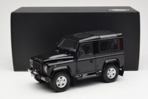 Land Rover Defender 90 Santorini Melns Metaliks Kyosho 1:18 08901BK Metāls — attēls 8 no 8
