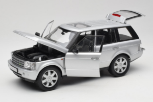 Land Rover Range Rover L322 Sudrabs Welly 1:18 12536W Metāls — attēls 2 no 8