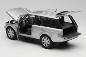 Land Rover Range Rover L322 Sudrabs Welly 1:18 12536W Metāls — attēls 5 no 8