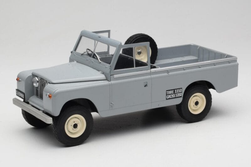 Land Rover Series II 109 Pickup Pelēks MCG 1:18 MCG18092 Metāls