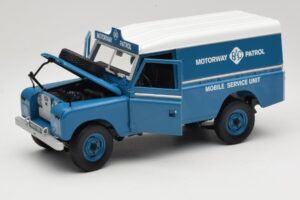Land Rover Series III 109 Soft Top Motorway Patrol Zils Eagles Race 1:18 4403 Metāls — attēls 2 no 8