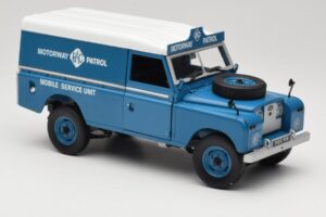 Land Rover Series III 109 Soft Top Motorway Patrol Zils Eagles Race 1:18 4403 Metāls — attēls 6 no 8