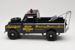 Land Rover Series III Glābšanas Transportlīdzeklis Melns Universal Hobbies 1:18 4411 Metāls — attēls 4 no 8