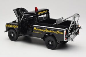 Land Rover Series III Glābšanas Transportlīdzeklis Melns Universal Hobbies 1:18 4411 Metāls — attēls 5 no 8