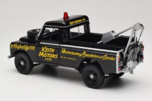 Land Rover Series III Glābšanas Transportlīdzeklis Melns Universal Hobbies 1:18 4411 Metāls — attēls 7 no 8
