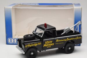 Land Rover Series III Glābšanas Transportlīdzeklis Melns Universal Hobbies 1:18 4411 Metāls — attēls 8 no 8