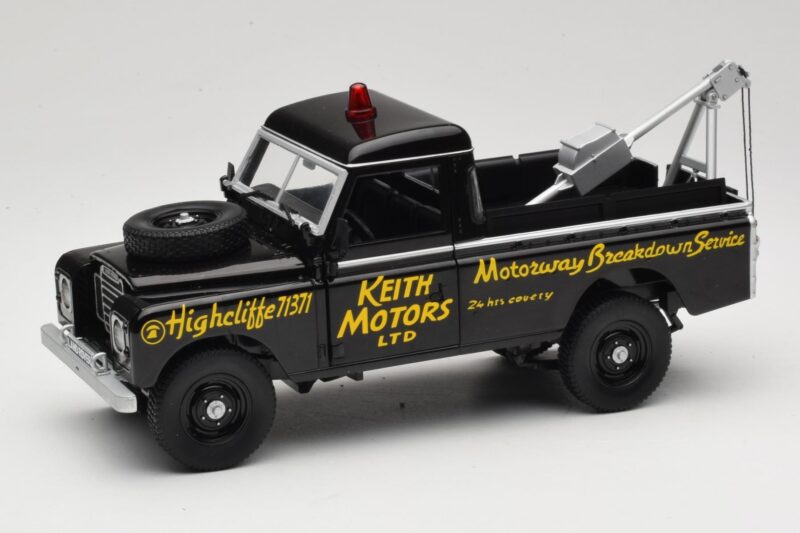 Land Rover Series III Glābšanas Transportlīdzeklis Melns Universal Hobbies 1:18 4411 Metāls
