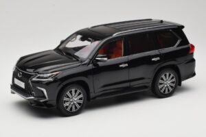 Lexus LX570 J200 Melns LCD 1:18 LCD18010-BL Metāls
