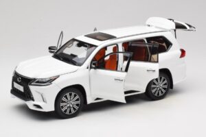 Lexus LX570 J200 Balts LCD 1:18 LCD18010-WH Metāls — attēls 2 no 8