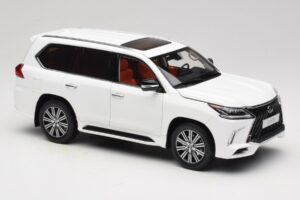 Lexus LX570 J200 Balts LCD 1:18 LCD18010-WH Metāls — attēls 6 no 8