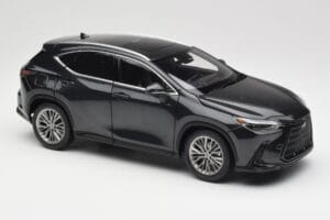 Lexus NX450h+ AZ20 Melns Kyosho 1:18 08968GBK Sveķi — attēls 6 no 8