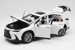 Lexus NX450h+ AZ20 Balts Kyosho 1:18 08968Q Sveķi — attēls 2 no 8