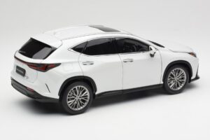 Lexus NX450h+ AZ20 Balts Kyosho 1:18 08968Q Sveķi — attēls 3 no 8