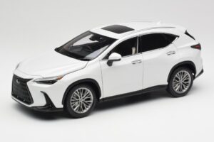 Lexus NX450h+ AZ20 Balts Kyosho 1:18 08968Q Sveķi