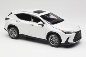 Lexus NX450h+ AZ20 Balts Kyosho 1:18 08968Q Sveķi — attēls 6 no 8