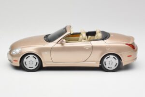 Lexus SC430 Bēšs Maisto 1:18 31629 Metāls — attēls 4 no 8
